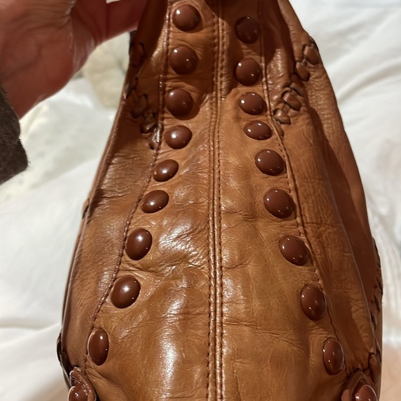 Isabella FIORE soft caramel color hobo style bag approx 16” w X 10” h 5.5” D - Picture 9 of 16